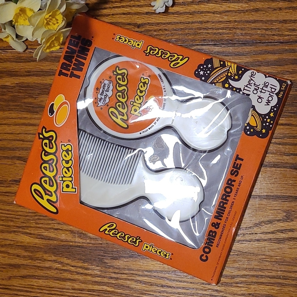 Vintage Reese's Pieces Travel Twins Comb & Mirror Set